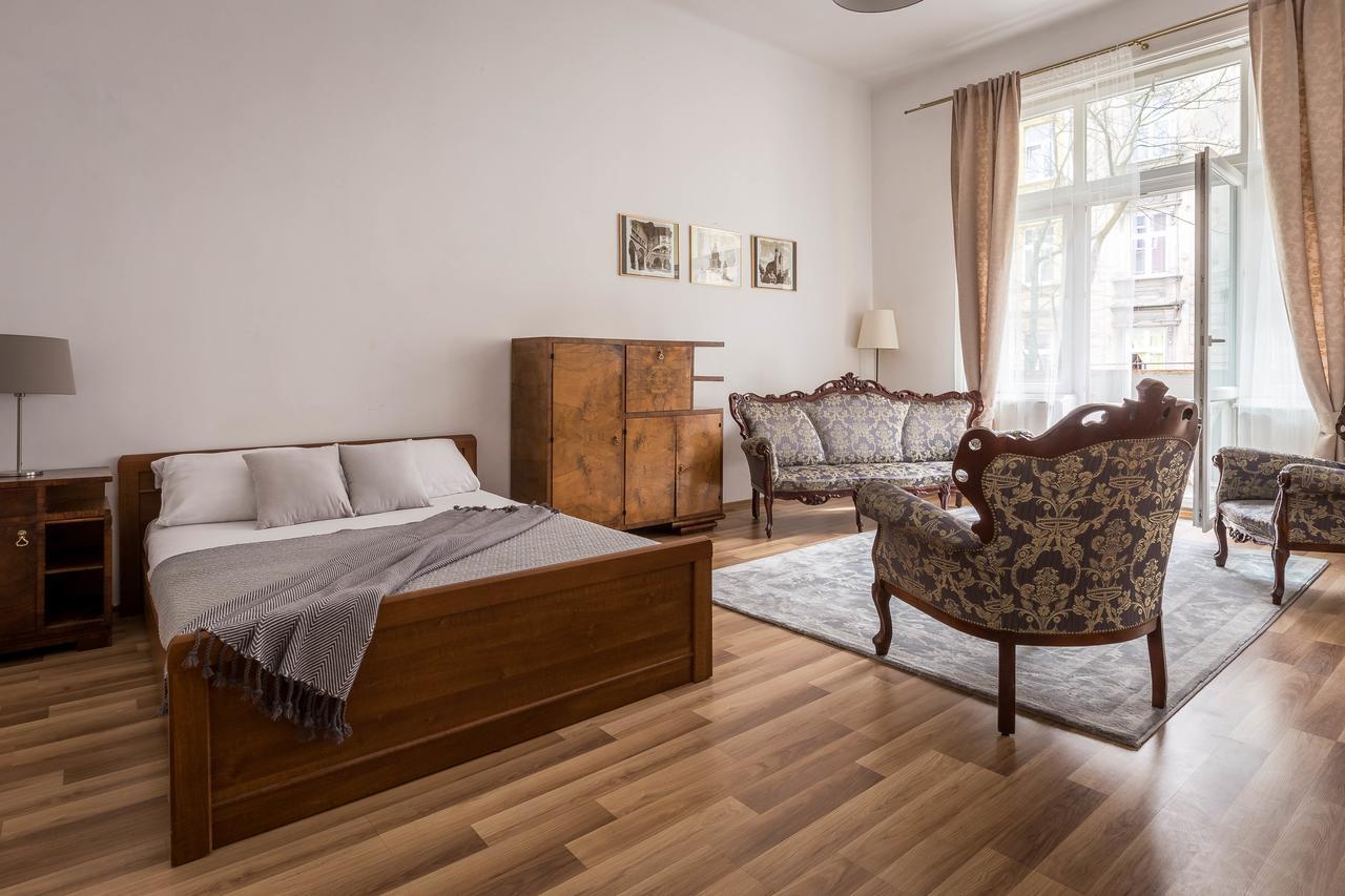 Fragola Budget Apartments & Rooms คราคูฟ ภายนอก รูปภาพ