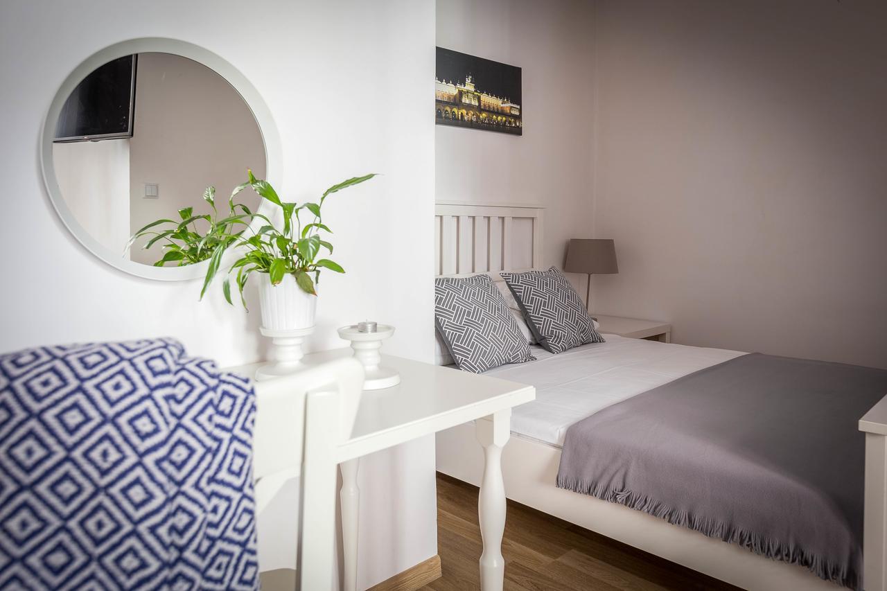 Fragola Budget Apartments & Rooms คราคูฟ ภายนอก รูปภาพ